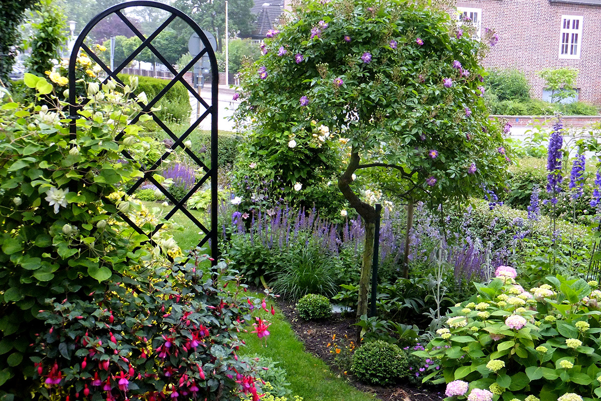 Beekman Trellis FreeStanding Support Classic Garden