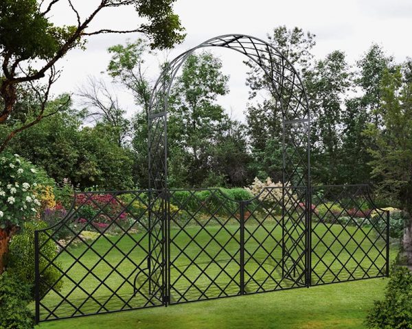 Round Top Garden Arch 'Bagatelle' with garden gate and side panels