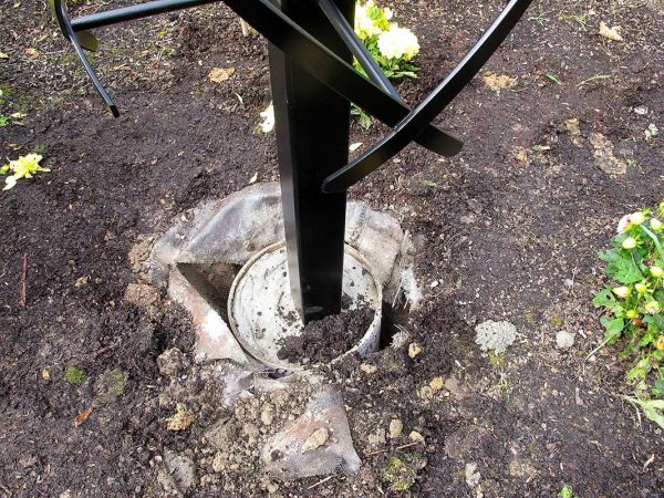 Close-up of the installation of the Charleston Rose Obelisk by Classic Garden Elements