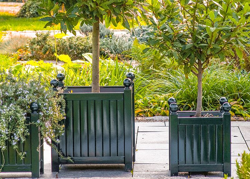 Metal Caisse de Versailles planters in two sizes