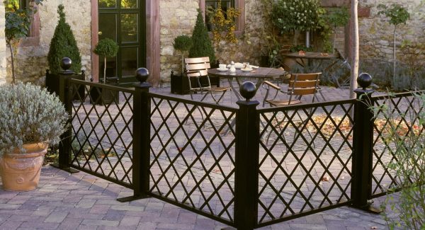 Restaurant Trellis Divider with diamond-shaped latticework enclosing outside terrace