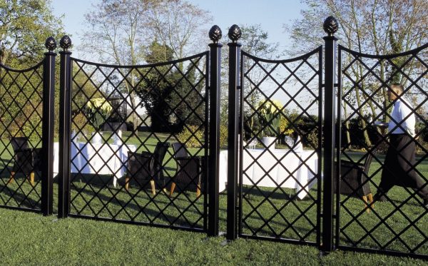 Paravent Metal Railing Panels by Classic Garden Elements being used for an outside event