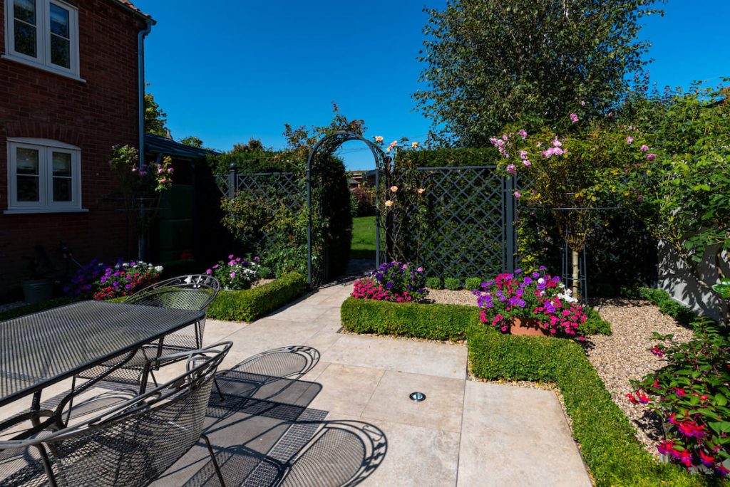 The Portofino Romanesque Garden Arch and Paravent Metal Railing Panel