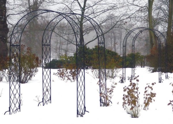 Several Bagatelle Round-Top Garden Arches at the Glücksburg Rosarium on a snowy winter's day