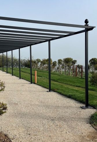 The newly installed, made-to-measure Piemont Metal Pergola by Classic Garden Elements in the RosenPark Dräger in Steinfurth in April 2023
