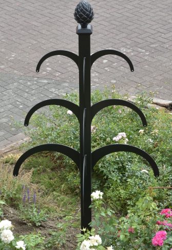 Hannibal Garden Obelisk in black